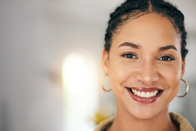 smiling woman with hoop earrings natural light portrait upbeat mood 17 smiles 17 reasons to smile 17 moments